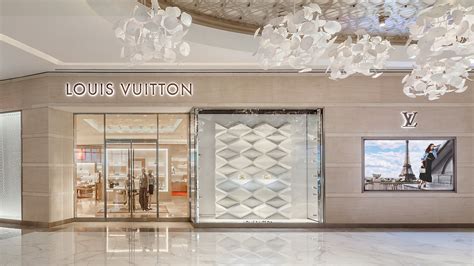 louis vuitton store in mumbai.